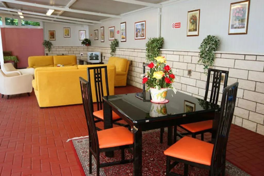 Hotel Parigi Римини
